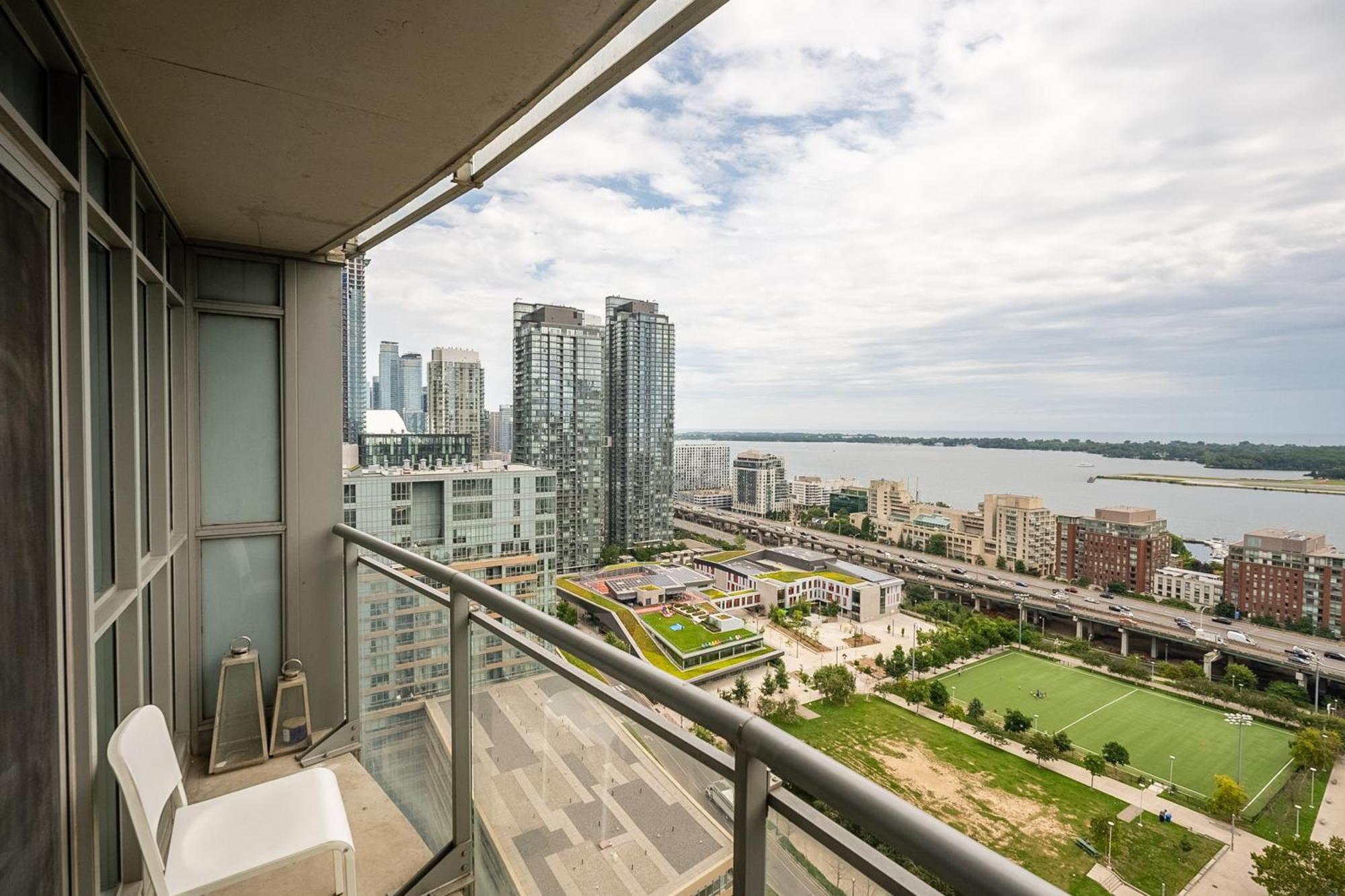 טורונטו Globalstay Elegant Downtown Apartments מראה חיצוני תמונה