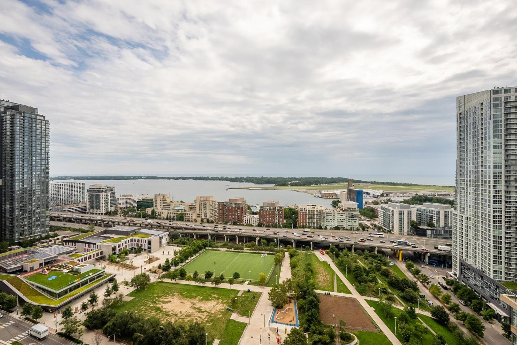 טורונטו Globalstay Elegant Downtown Apartments מראה חיצוני תמונה