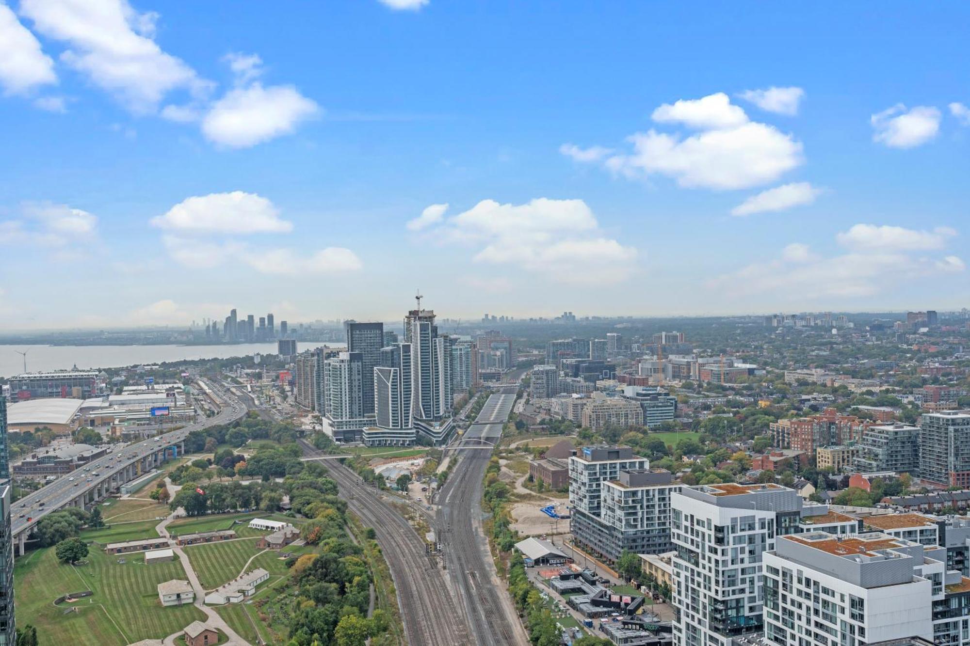טורונטו Globalstay Elegant Downtown Apartments מראה חיצוני תמונה